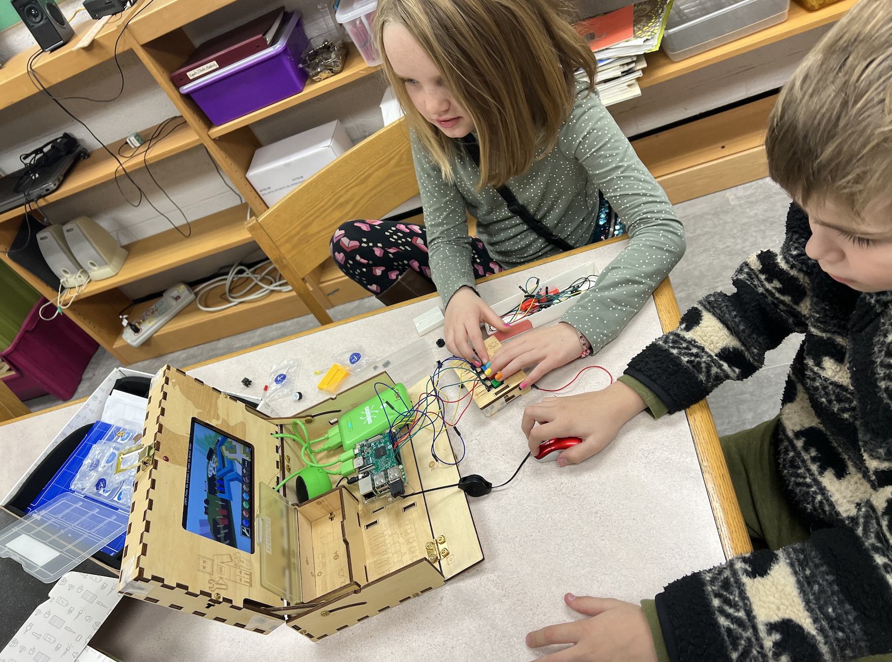 Students learning Circuitry, Robots, and Programming with Piper